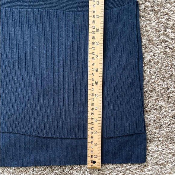 Like New! Free People Navy Blue Knit Crisscross Hi-Lo V-Neck Tunic Sweater in S - Picture 11 of 12